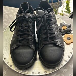 ✨✨Black Adidas Ladies Size 7 ✨✨